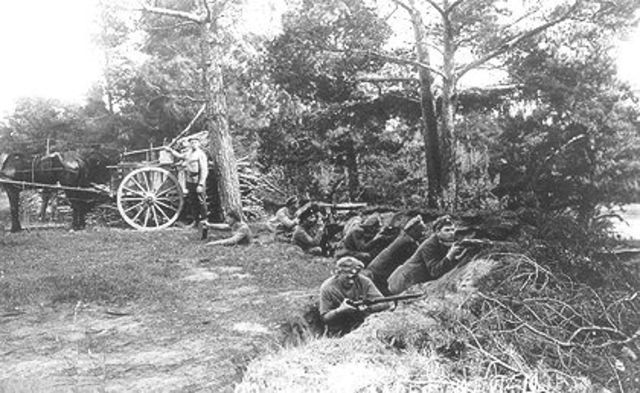 Vabadussõja algus, enamlaste pealetung Narva all