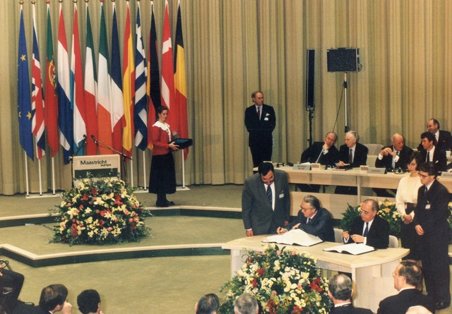 Signatura del Tractat de la Unió Europea a Maastricht.
