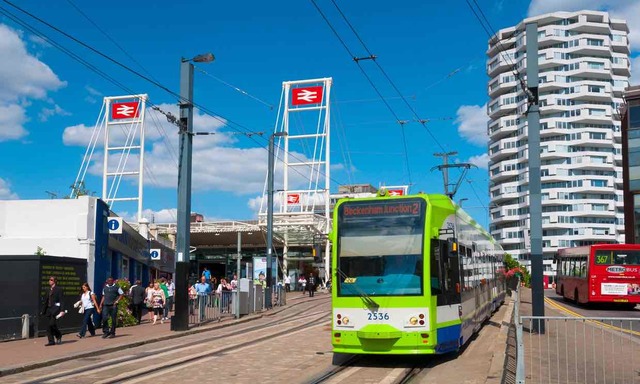 Google Maps adds public transport data across UK
