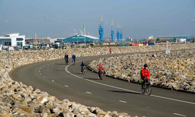 Wales gives cyclists legal right to propose new bike routes