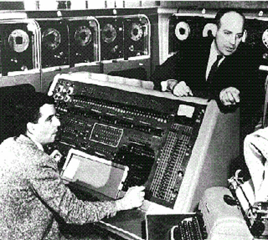 1970: Base de datos racional.