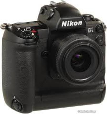 first DSLR camera