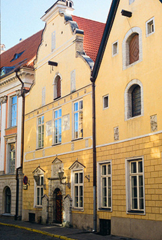 Arent Passer "Mustpeade maja fassaad Tallinnas"