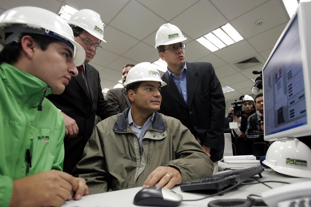 Correa inaugura la obra