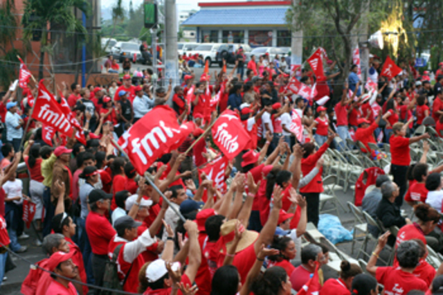 Se funda el FMLN