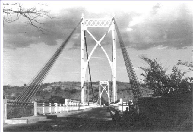 El Puente de Oro es dinamitado