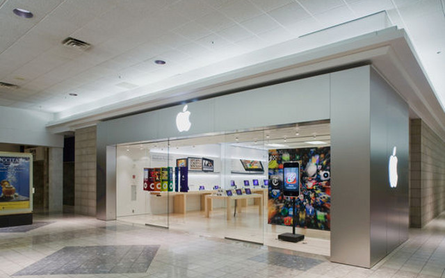 Apple's First Retail Stores Open