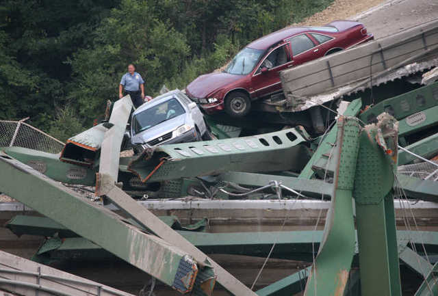 Mississippi River bridge collapse