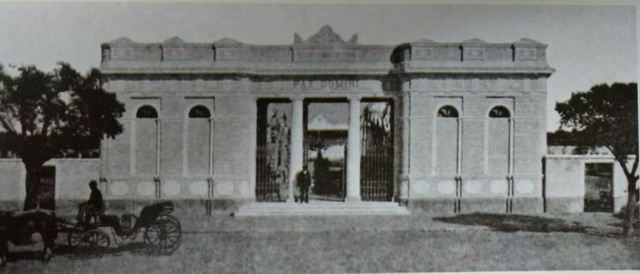 Construcción de la fachada de ingreso por calle Reynoso