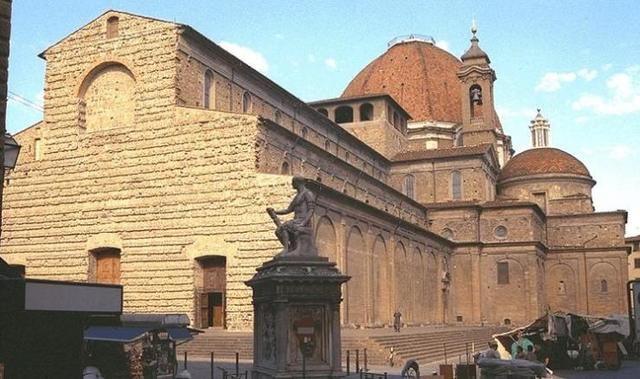 Fachada de la Basílica de San Lorenzo