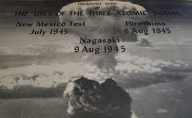 USA drops nuclear bomb in Nagasaki