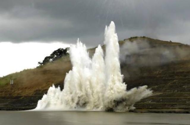 Explosion between the Atlantic and Pacific ocean