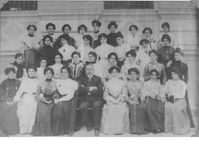 Mais professores e reestruturação administrativa das escolas