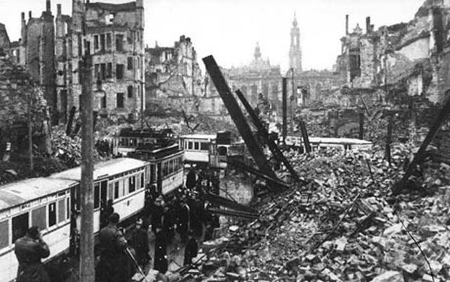 Nazis bomb Berlin