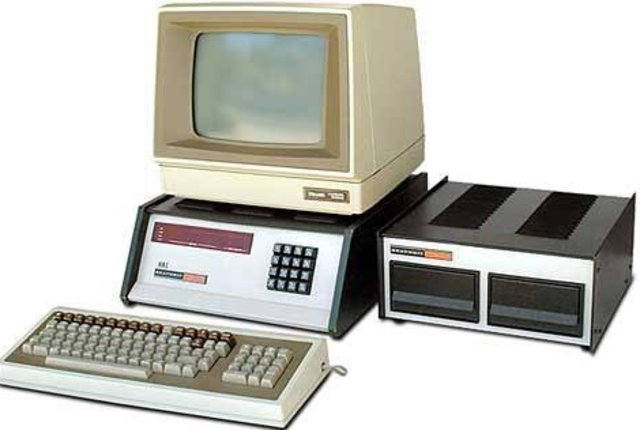 Se inventa  la primera la primera  computadora.