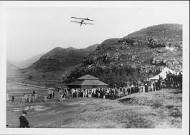 First airplane flight in Hawaii