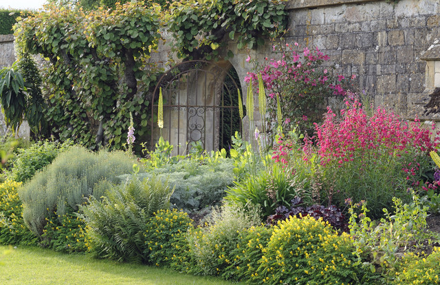 Mary finds out about the garden