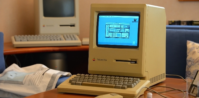 lanzamiento oficial del ordenador Macintosh.