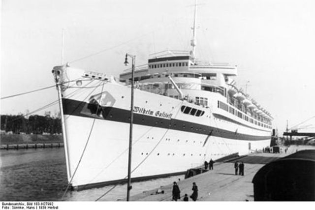 The Wilhelm Gustloff ship sinks