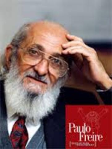Paulo Freire Inicia la llamada educación popular