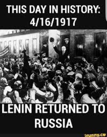 Lenin returns to Rusia