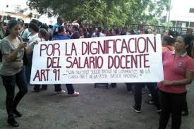 Precaria situación salarial de los maestros