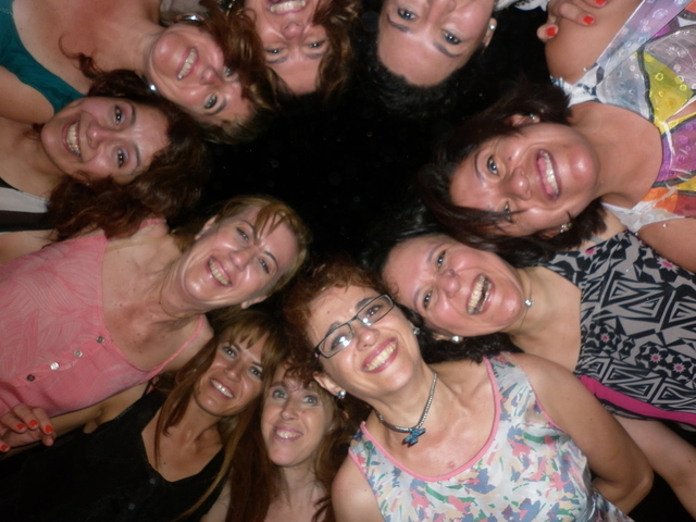 festejando con reuniones entre amigos