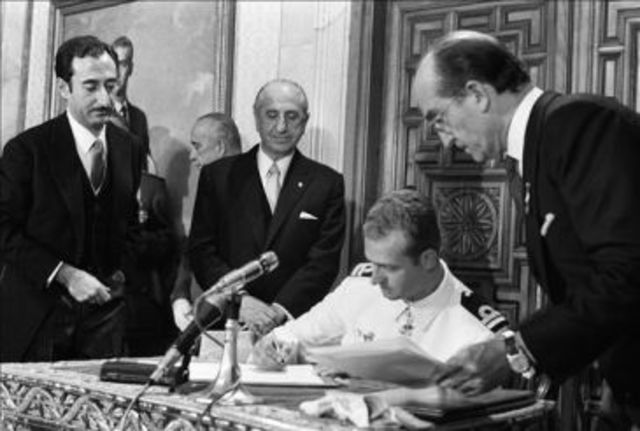 Proclamación de Don Juan Carlos como Príncipe de España, sucesor a la Jefatura del Estado con título de rey