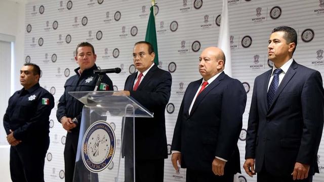 Informa la policía que encontró el arma homicida y manchas de sangre en una casa