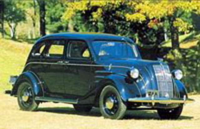 Первый пассажирский автомобиль компании "Toyota"