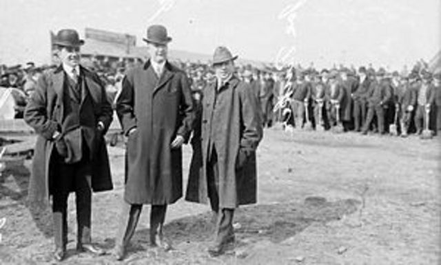 Charles Weeghman buys team