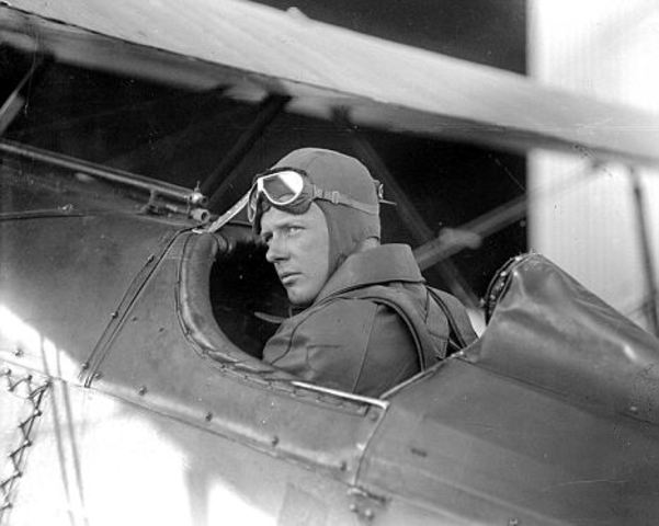Charles Lindbergh cross The Atlantic Ocean Solo