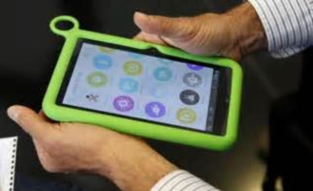 Plan Ceibal hace entrega de tablets