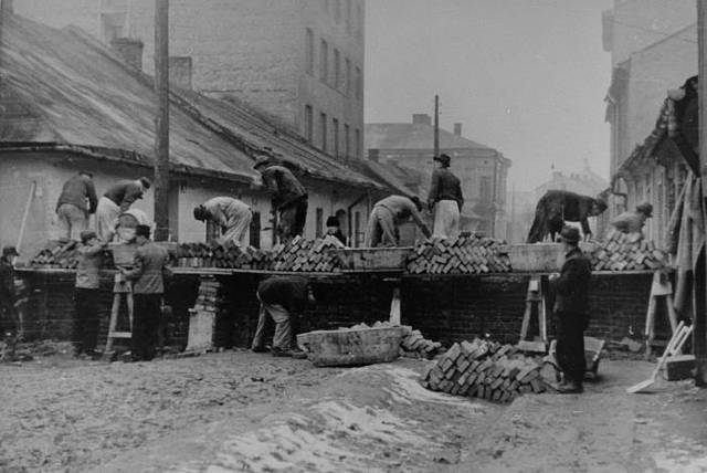 Krakow Ghetto Established