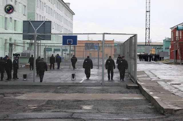 Lina hears about her father's death