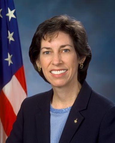 Ellen Ochoa becomes the first Hispanic woman to go to space aboard the Space Shuttle Discovery.