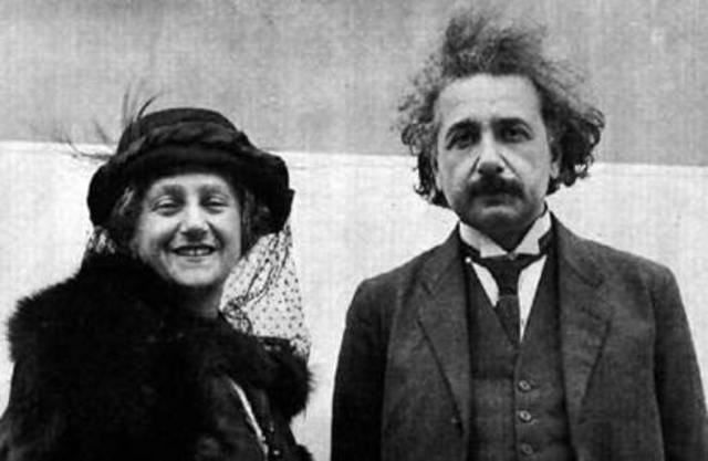 In 1919 he married to his cousin Elsa Einstein. They haven´t any sons but he reared her two daughter as if they were from him.