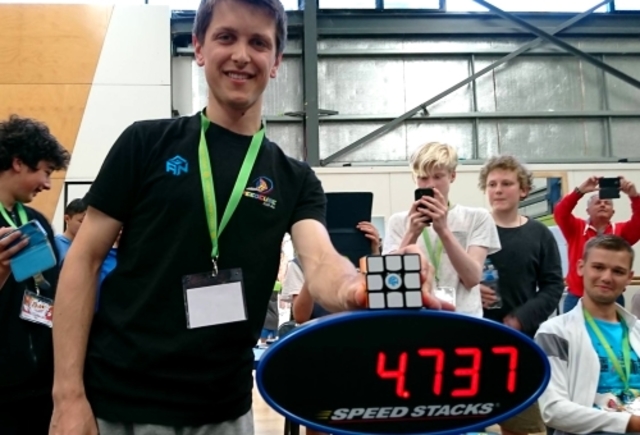 Feliks Zemdegs 4.73 Rubik's Cube World Record