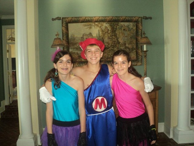 Kaylyn and Ashtyn Bellais