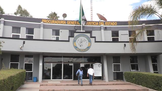 LUIS SE ENTREGA A LA POLICÍA Y ALEGA QUE MATÓ A HUMBERTO EN DEFENSA PROPIA