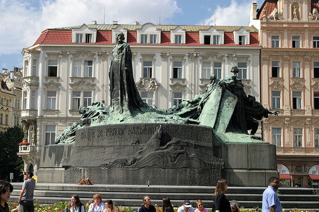 Jan Hus Monument, Ladislav Šaloun