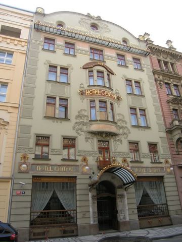 Hotel Central, Friedrich Ohmann