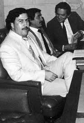 Pablo Escobar inicia su campaña para convertirse en parlamentario