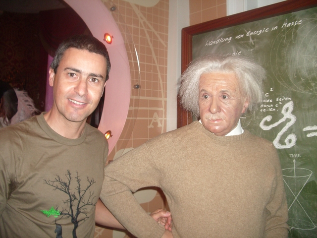 In 1940 I had the oportunity to made a trip to the past and I could take a photo with him.