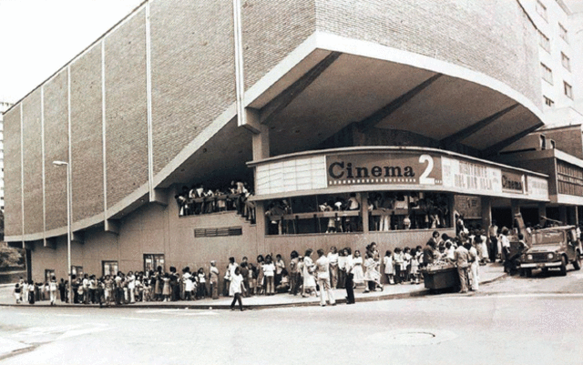 La llegada de la pantalla grande al Pais.