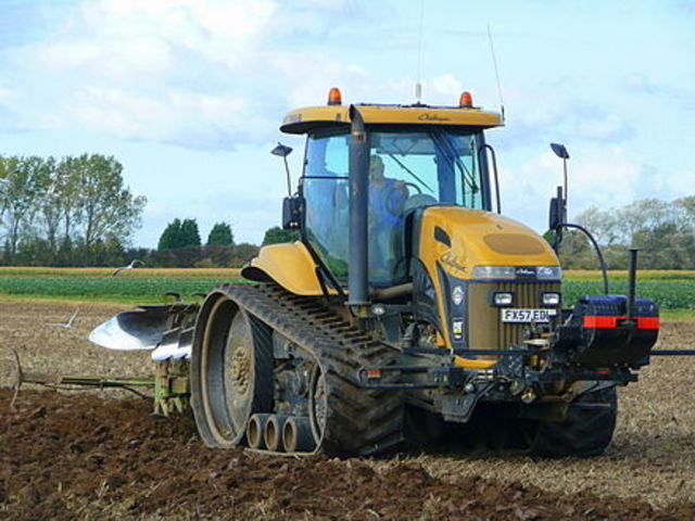 First Field Tractor Using Caterpillar Track Invented