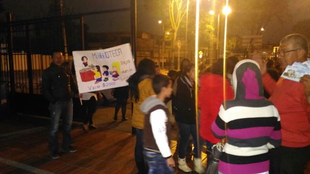 Venta de bonos a la salida de misa