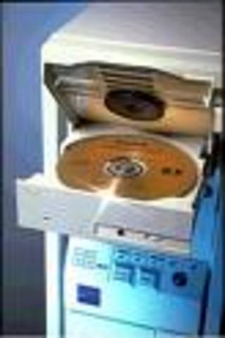 Primer libro en CD-ROM (la Biblia)