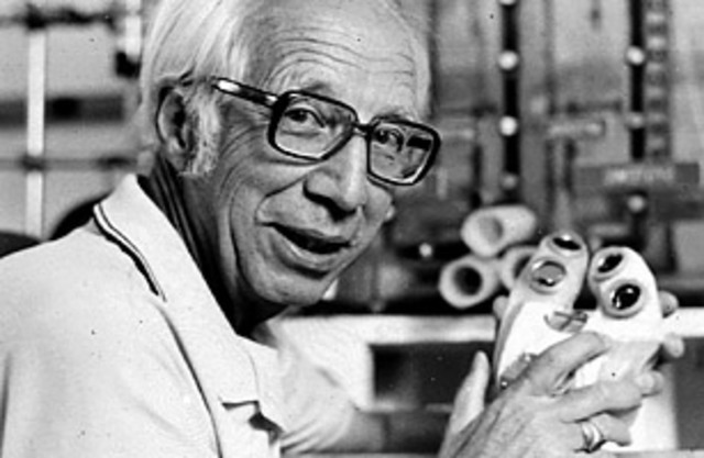 El Dr. Willem Kolff y el Dr. Tetsuzo Akutzu implantan el primer corazón artificial en un perro.