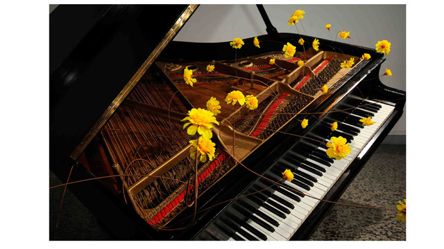 Glenda León (1976 - )